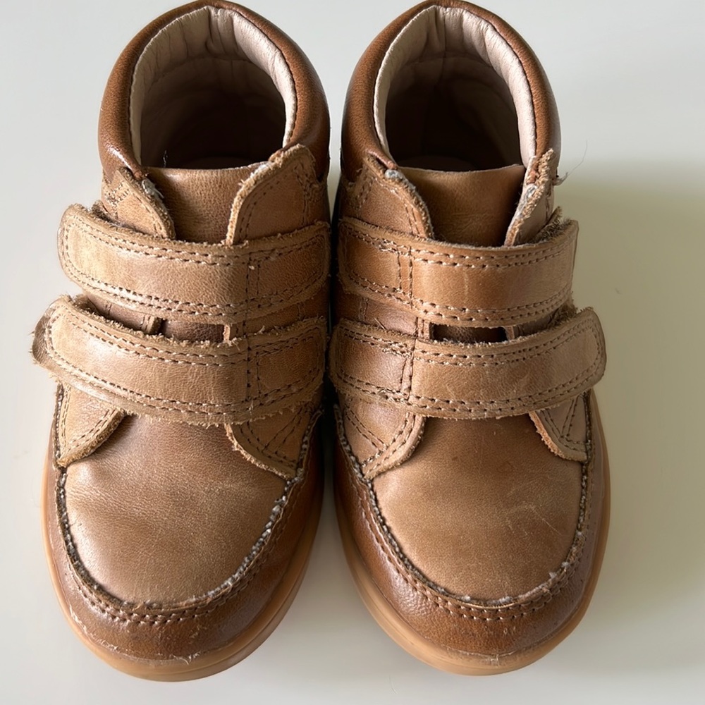 Consciously Baby Tan Sneakers -sz 5